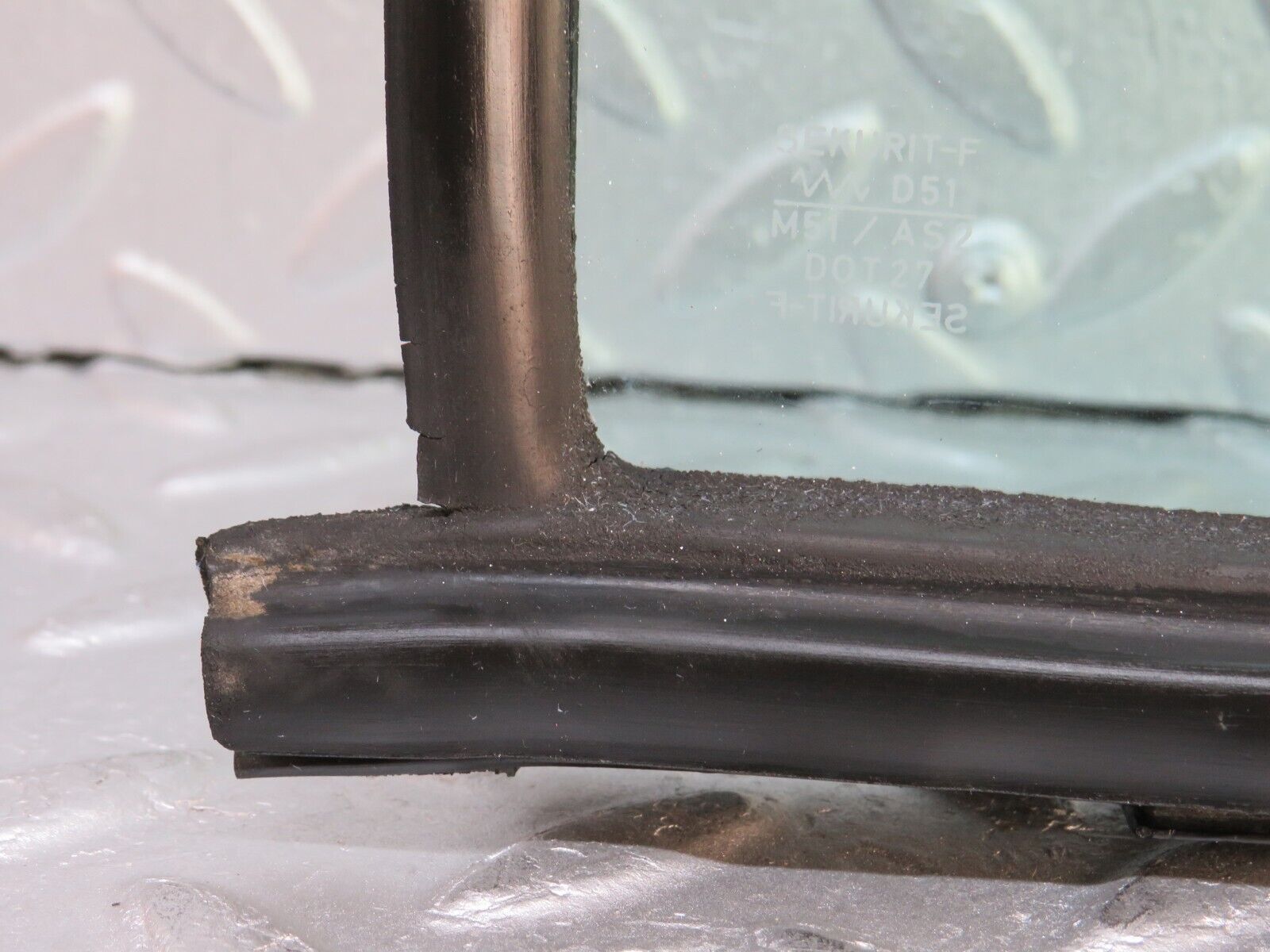 37517 Mercedes-Benz W109 300SEL Rear Left Quarter Window Glass 1087350324