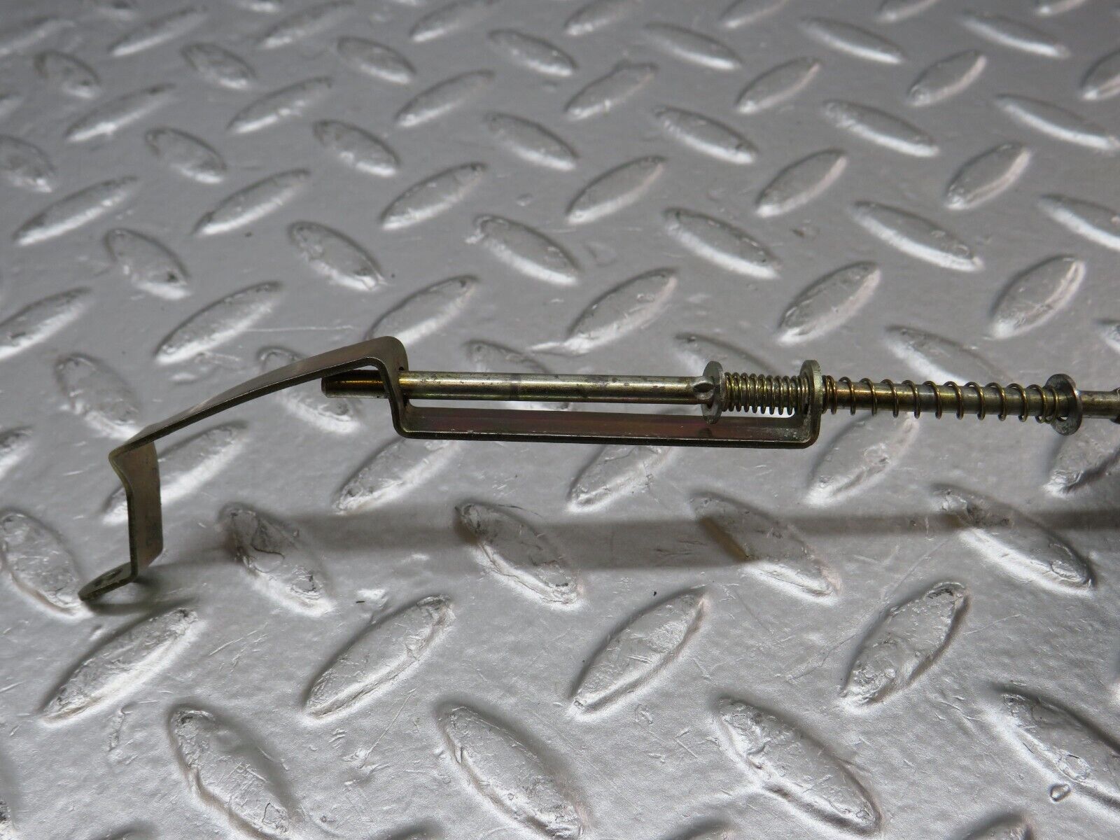 34333 Mercedes-Benz C126 380SEC Coupe Trunk Lock Vacuum Actuator