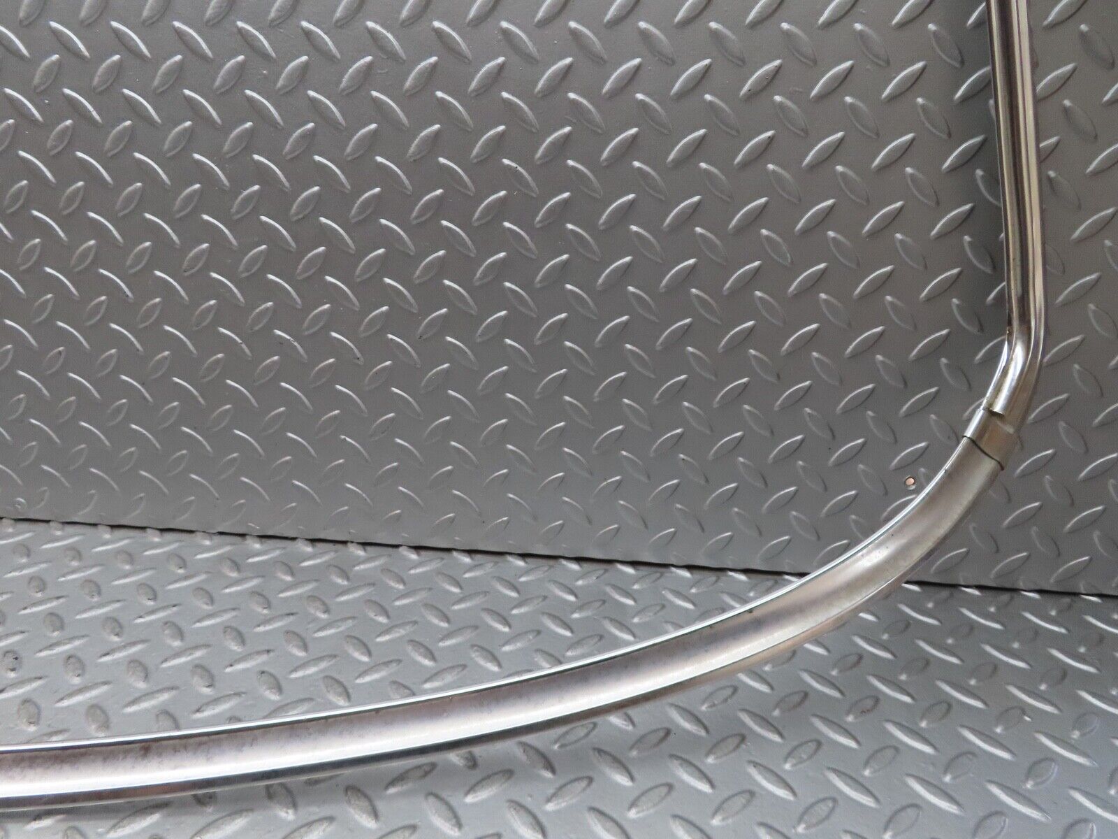 17676 Mercedes-Benz W116 450SEL Rear Windscreen Chrome Frame