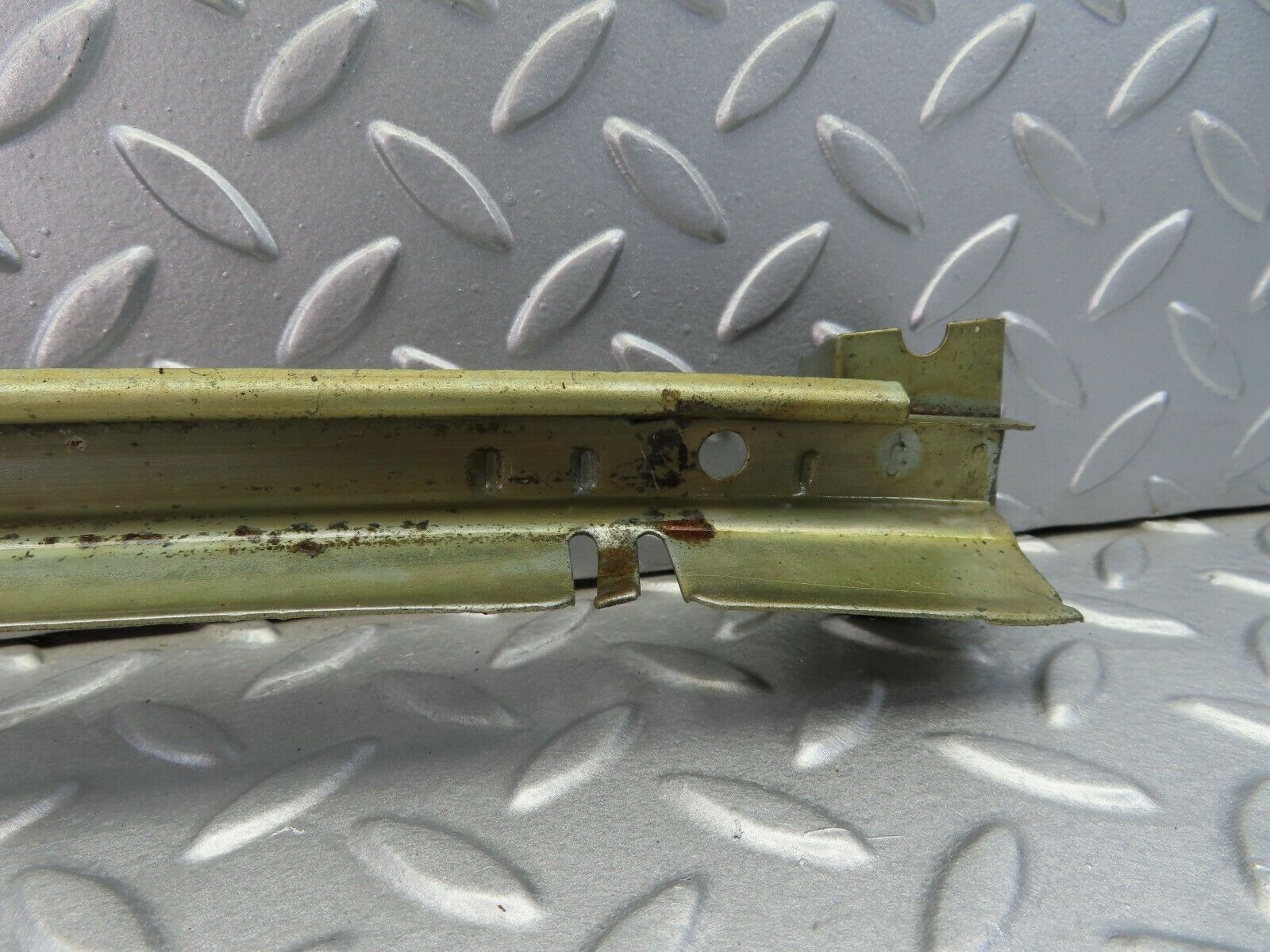 7852 Mercedes-Benz W115 220D Front Right Window Channel