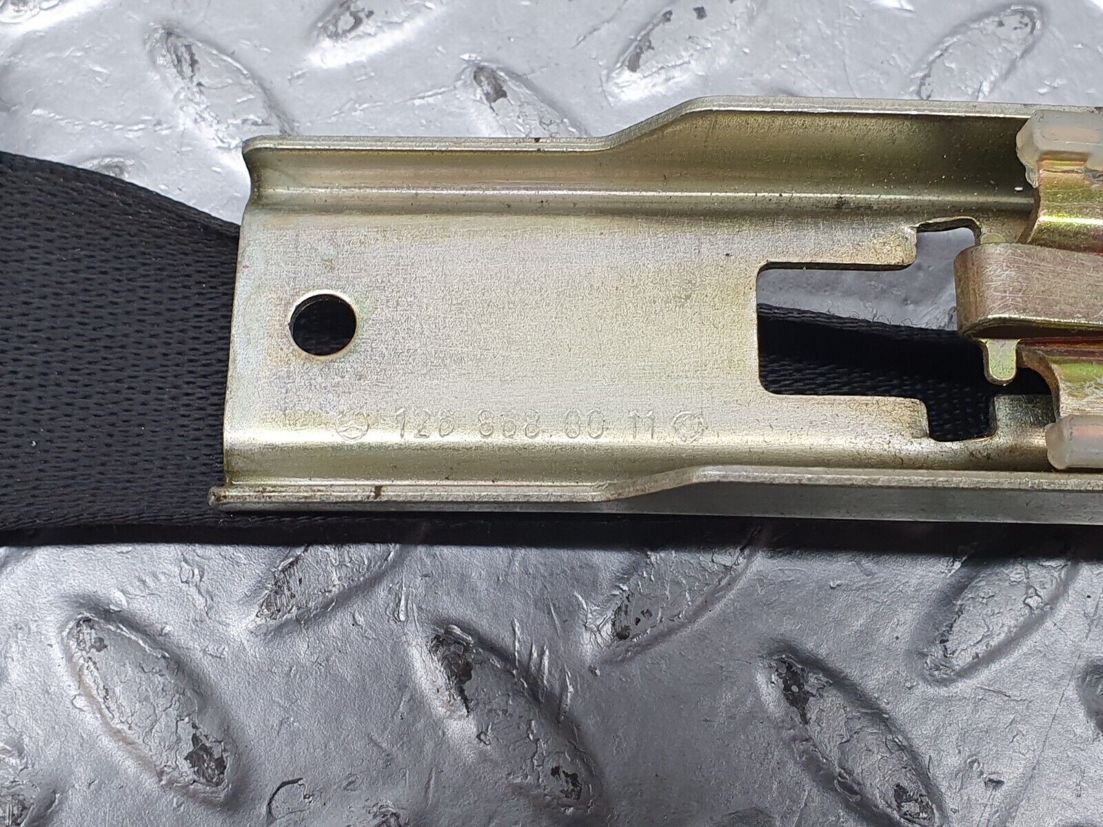 41270 Mercedes-Benz W126 300SE Front Right Seat Belt With Buckle 1268604086 126868001