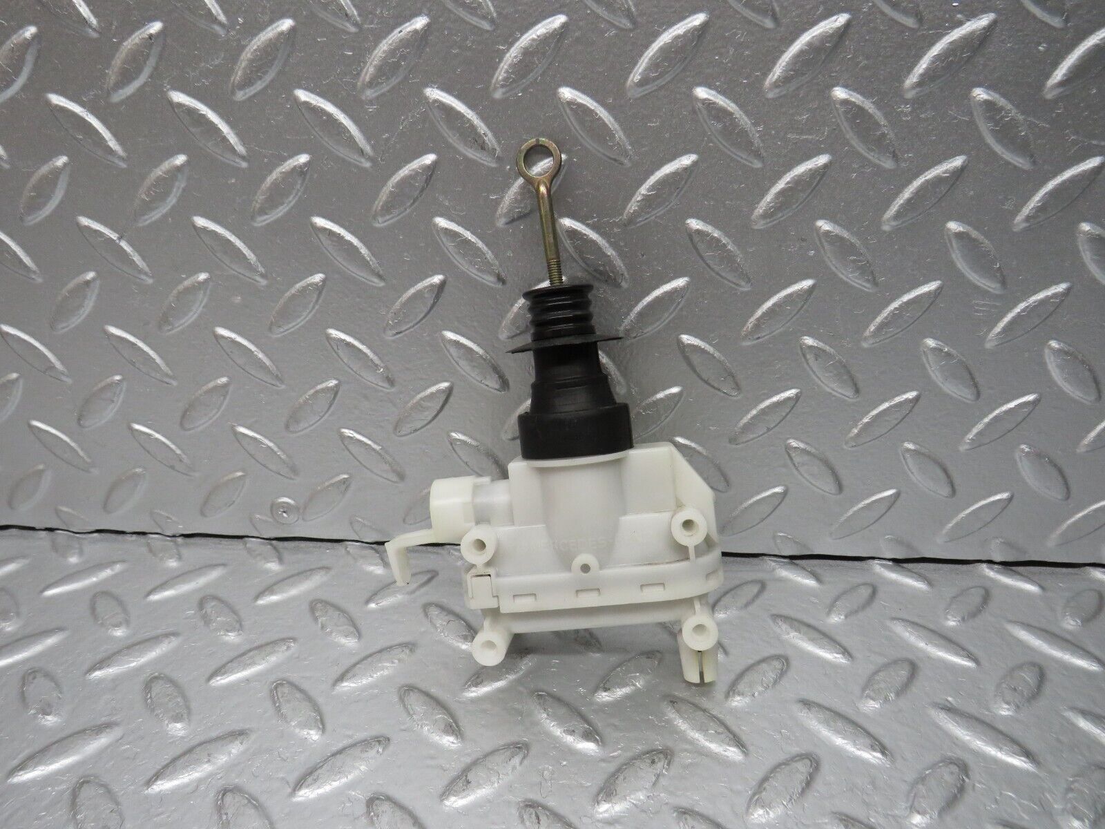 31395 Mercedes-Benz S124 220TE Door Lock Vacuum Actuator Hella Front Right