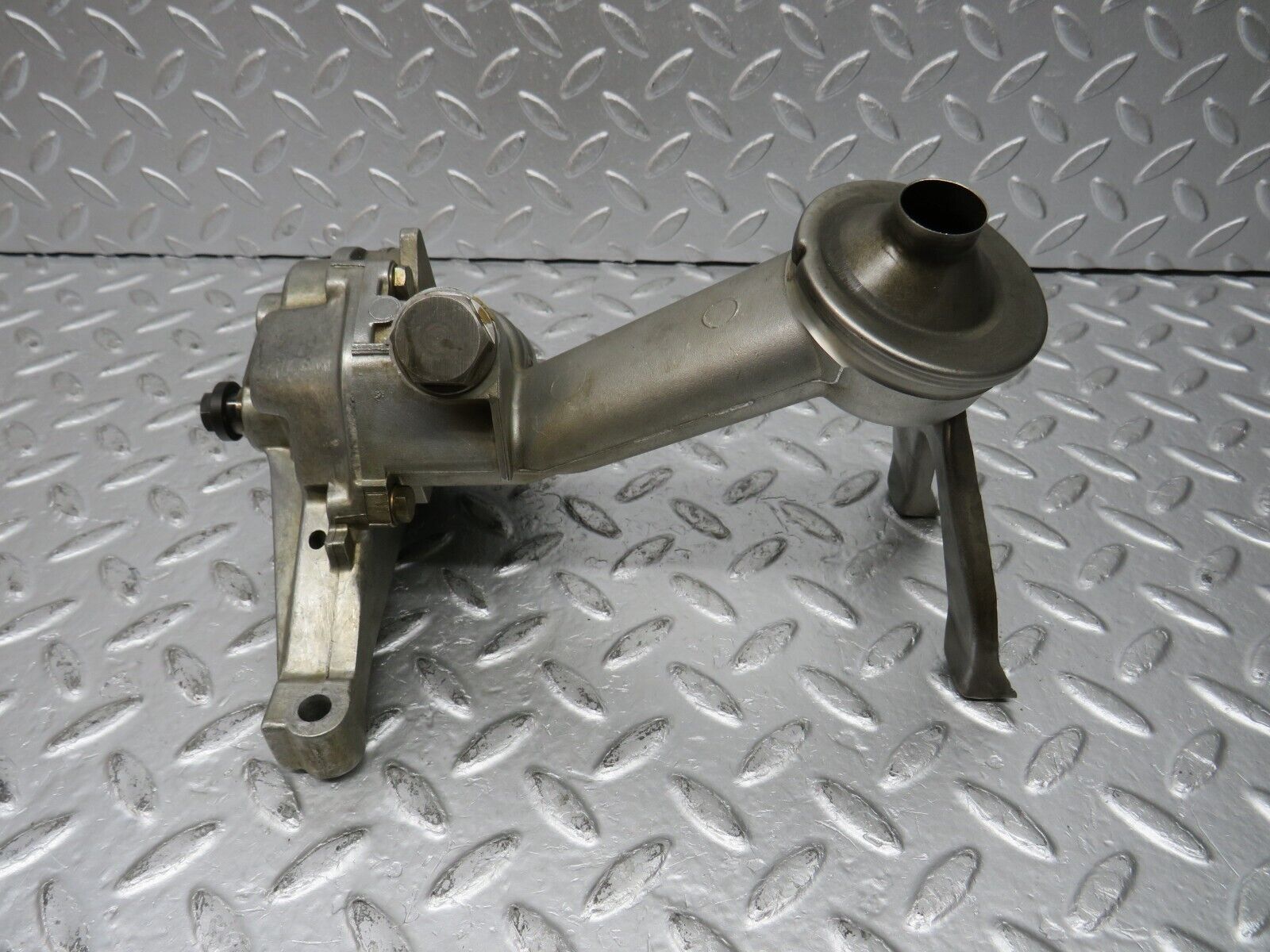 32711 Mercedes-Benz S124 300TE Wagon Oil Pump 6031810320 1031810001