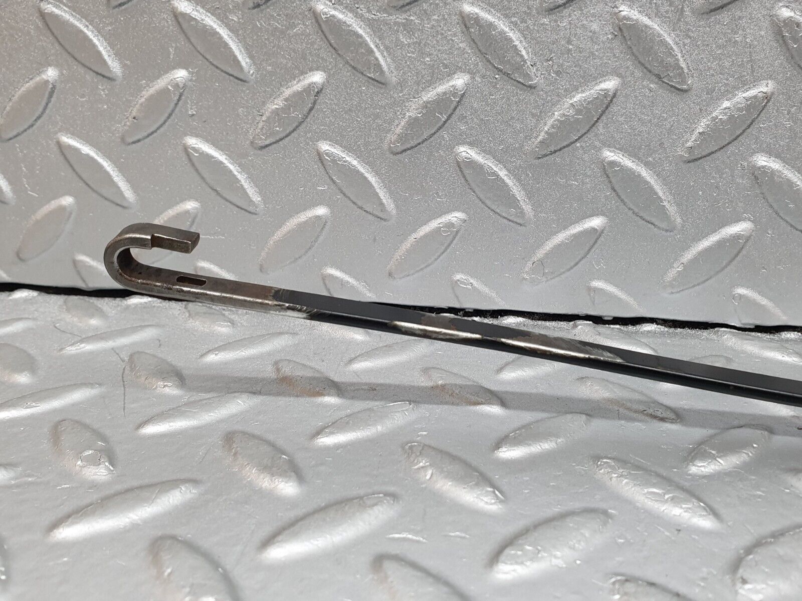 41208 Mercedes-Benz W126 300SE Windscreen Wiper Arm Right Side