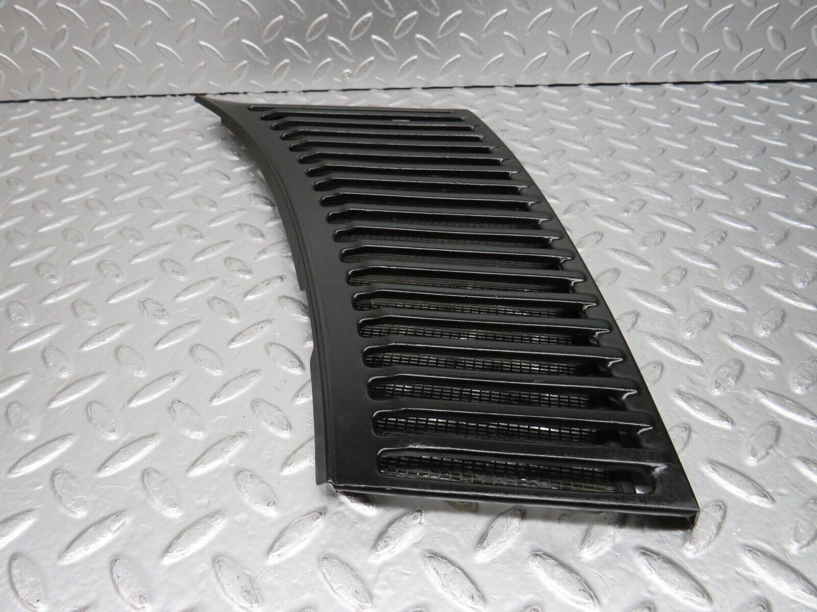 0838 Mercedes-Benz C107 350SLC Coupe Air Intake Grill Left Side