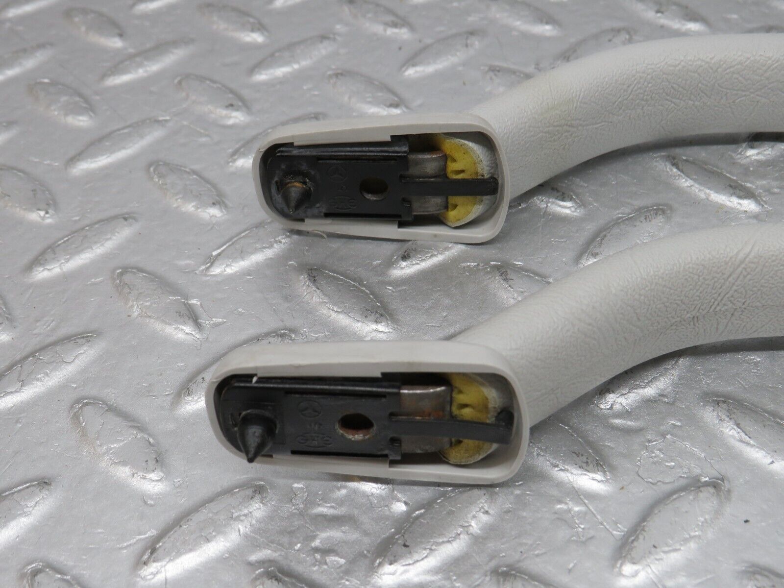 36061 Mercedes-Benz W126 420SE Interior Roof Grab Handle Set Grey