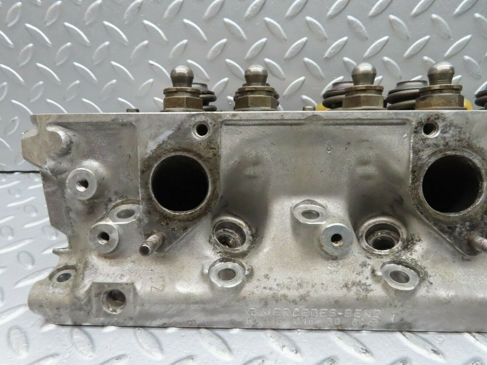 16677 Mercedes-Benz C107 380SLC Cylinder Head Right Side 1160163001