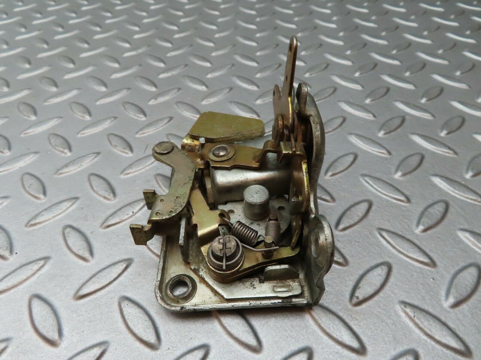 4767 Mercedes-Benz W114 280CE Coupe Right Door Lock Mechanism