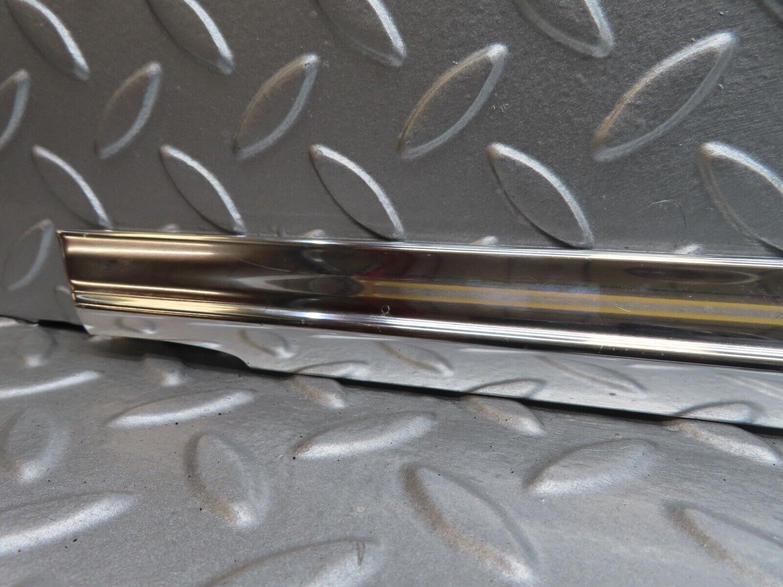 12451 Mercedes-Benz W108 280SE 3.5 Front Left Door Chrome Trim