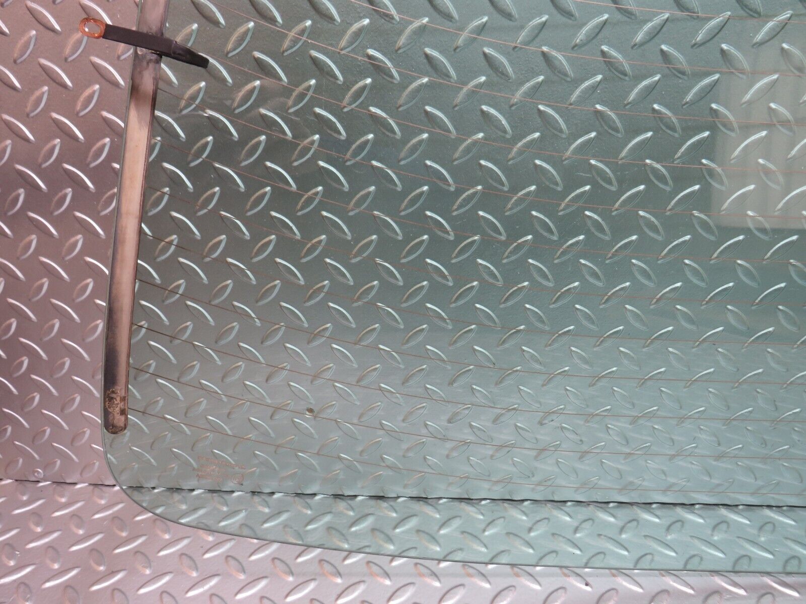 27339 Mercedes-Benz W123 280E Rear Heated Windscreen Glass