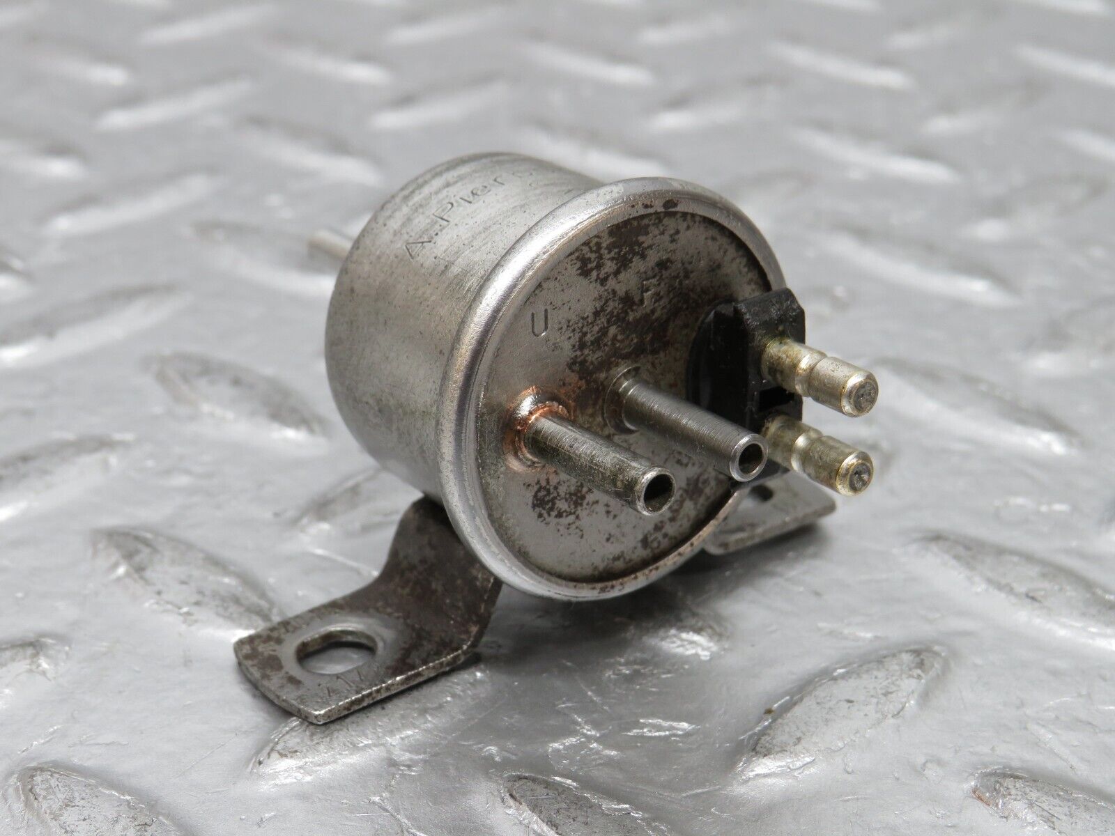 0781 Mercedes-Benz C107 350SLC Coupe Vacuum Check Valve