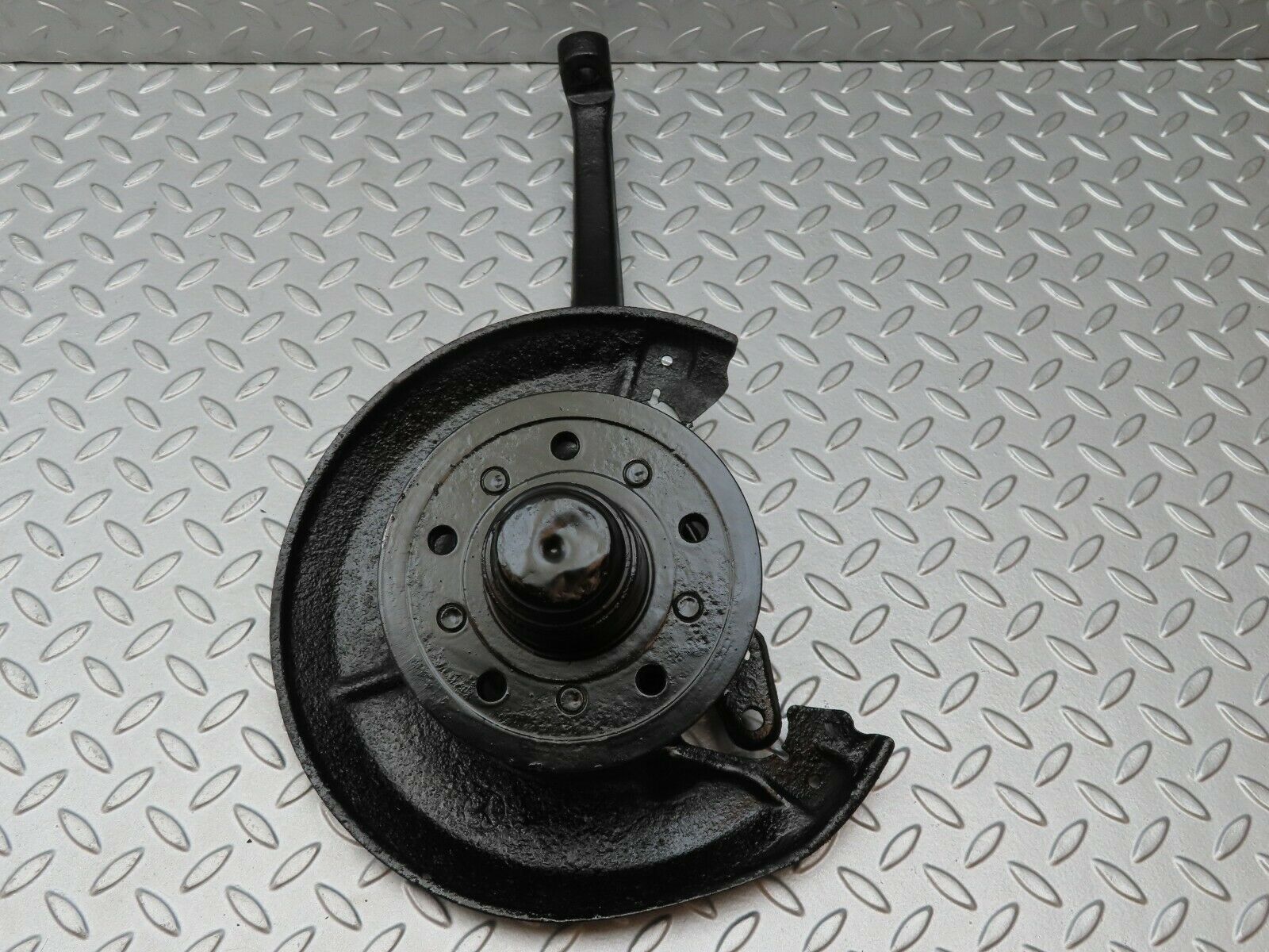 4128 Mercedes-Benz V123 240D LWB Wheel Hub Front Left