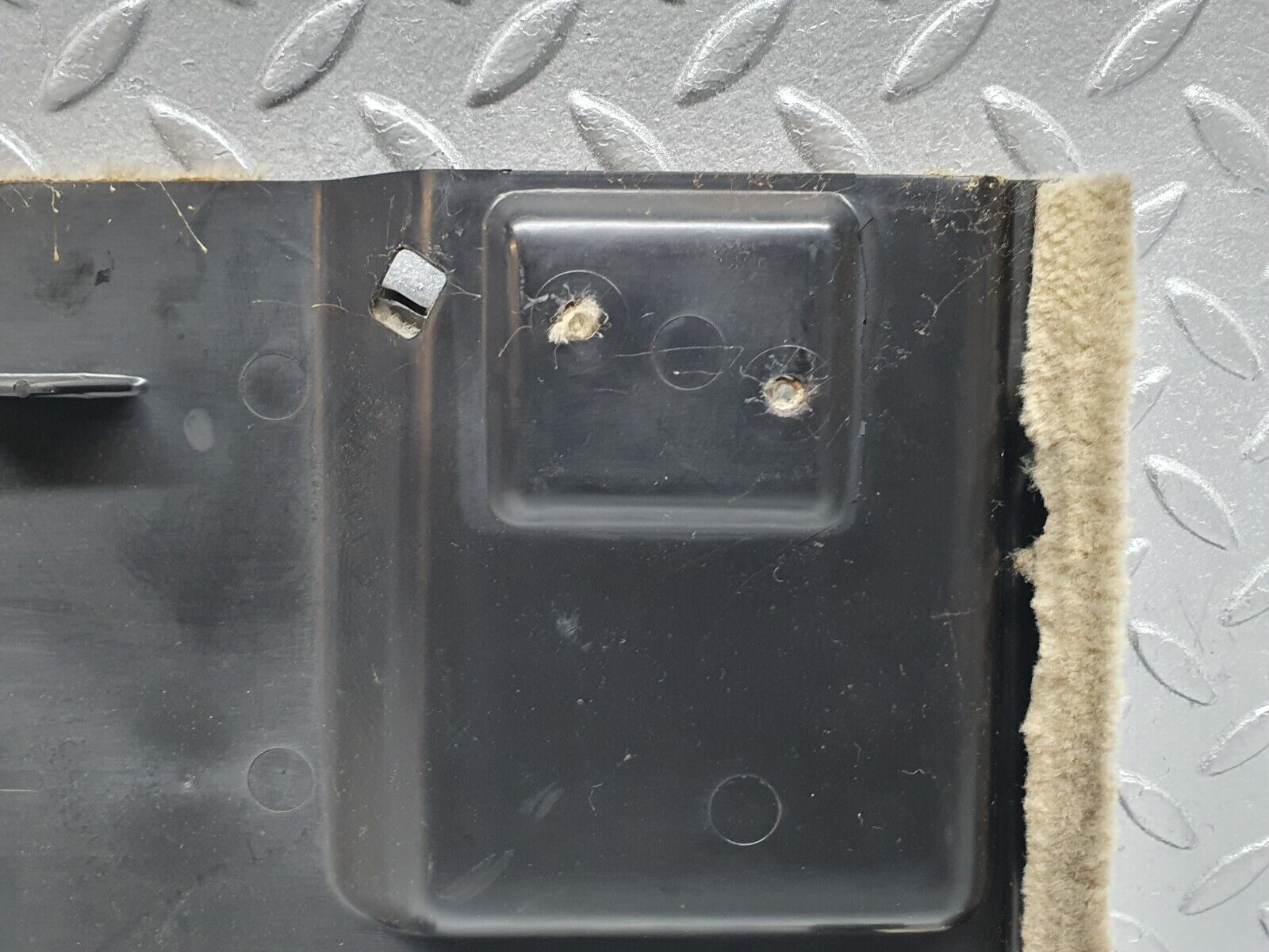 41153 Mercedes-Benz W126 300SE Kick Panel Left Side Beige 1266880306