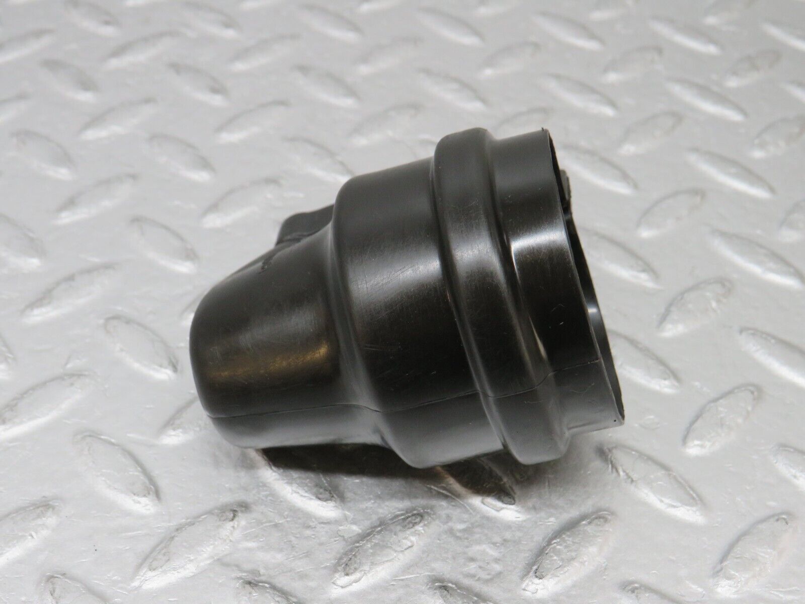 36569 Mercedes-Benz W201 190E 2.0L Ignition Coil Protective Cap 0001581785