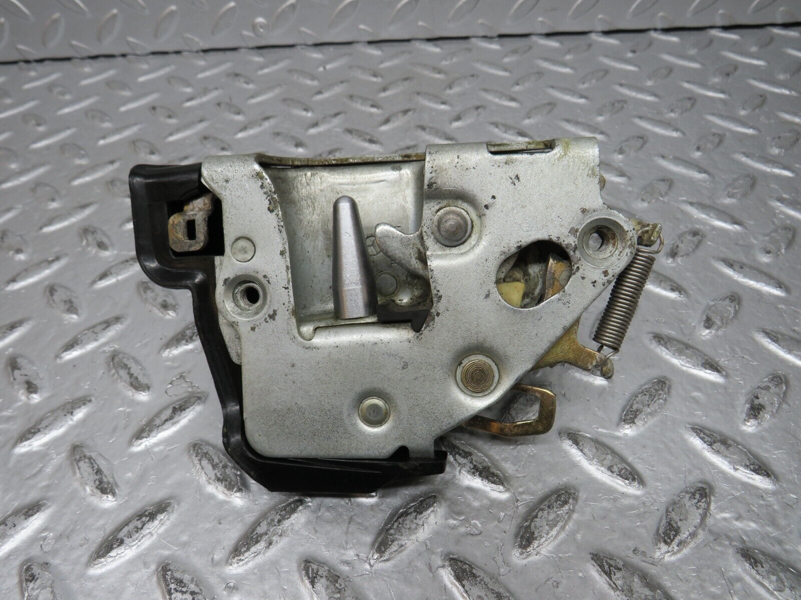 32144 Mercedes-Benz W123 230E Rear Left Door Lock Mechanism 1237330108