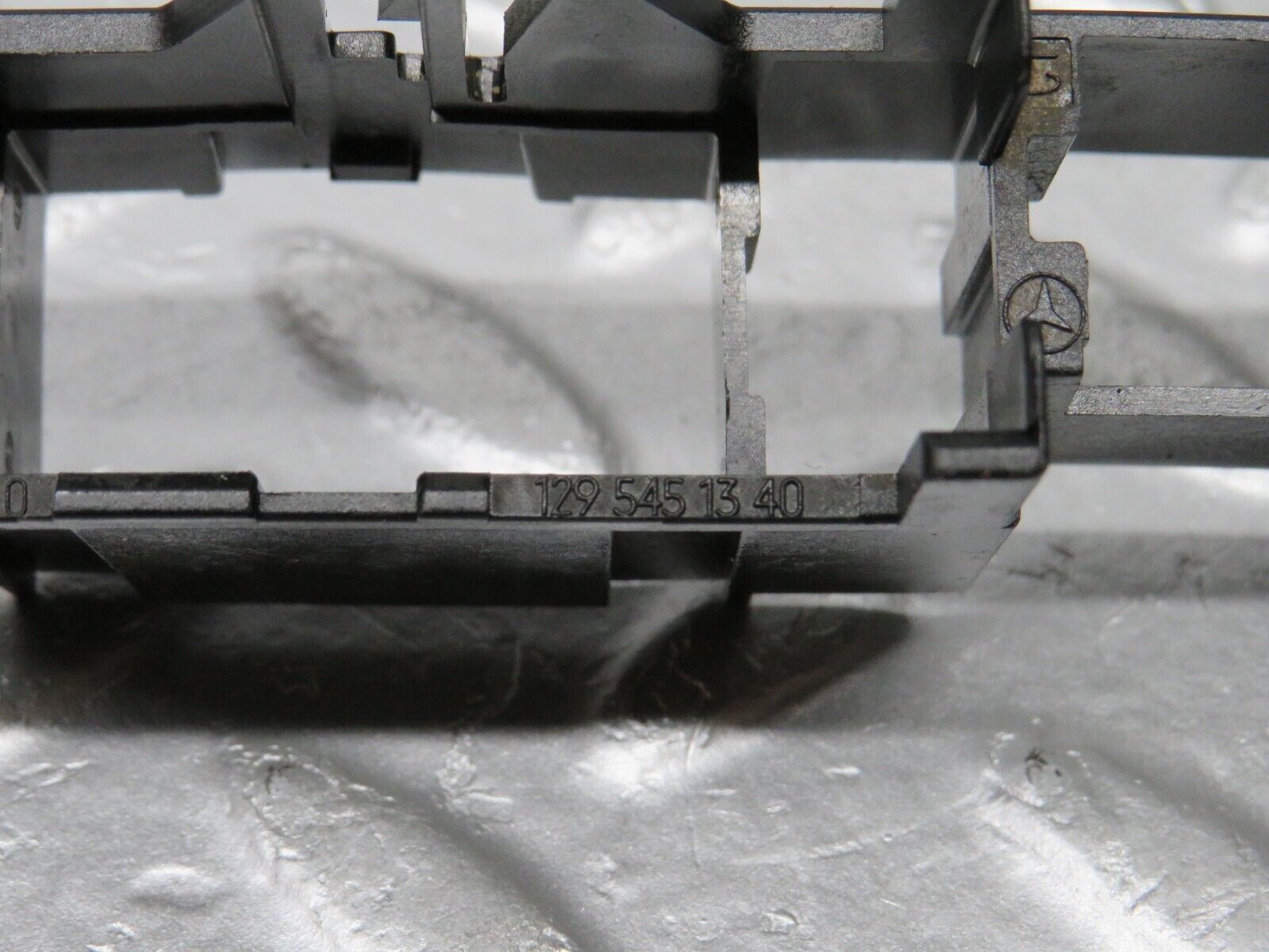 38388 Mercedes-Benz R129 280SL Coupe Connector Holder 1295451340