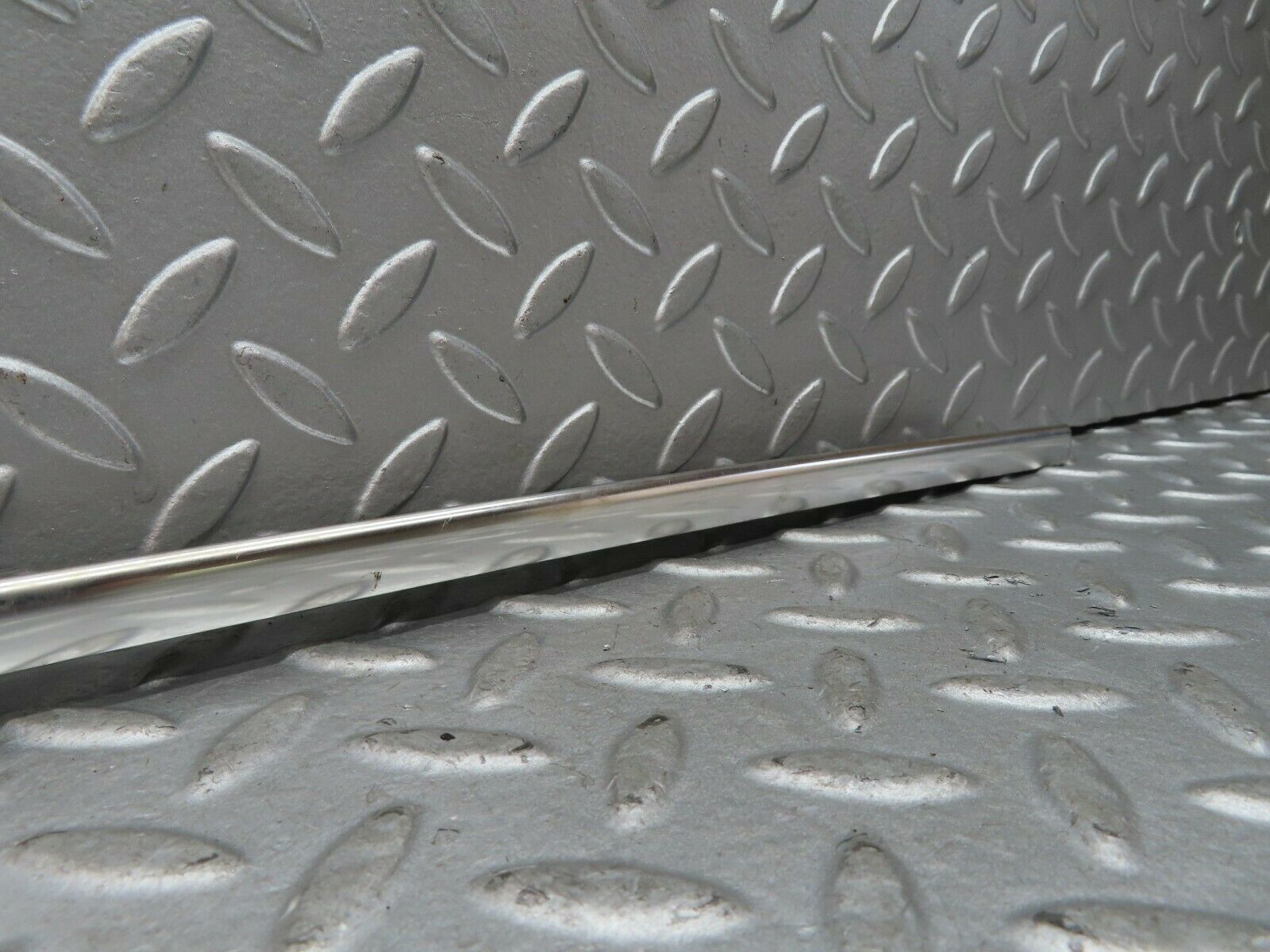 17890 Mercedes-Benz W116 450SEL Roof Chrome Moulding Trim Left Side