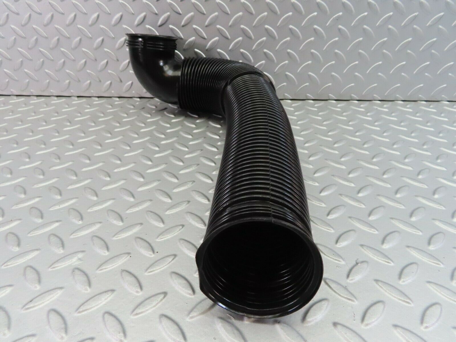 7339 Mercedes-Benz W116 450SE Dashboard Air Vent Ducting