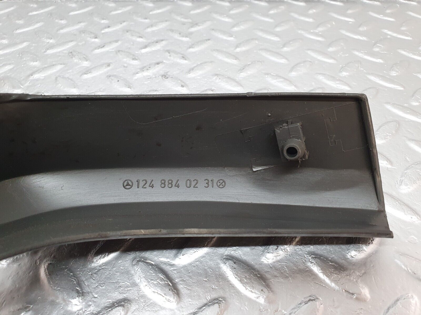 41550 Mercedes-Benz W124 200E Fender Wing Lower Moulding Trim Right Side 1248840231