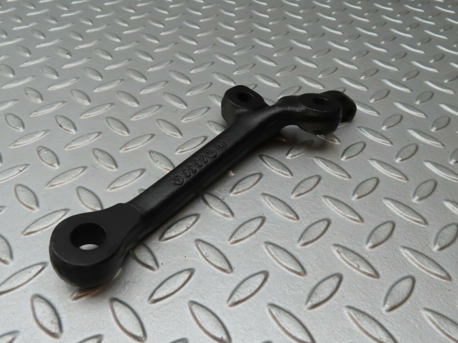 4244 Mercedes-Benz V123 240D LWB Idler Arm 2333