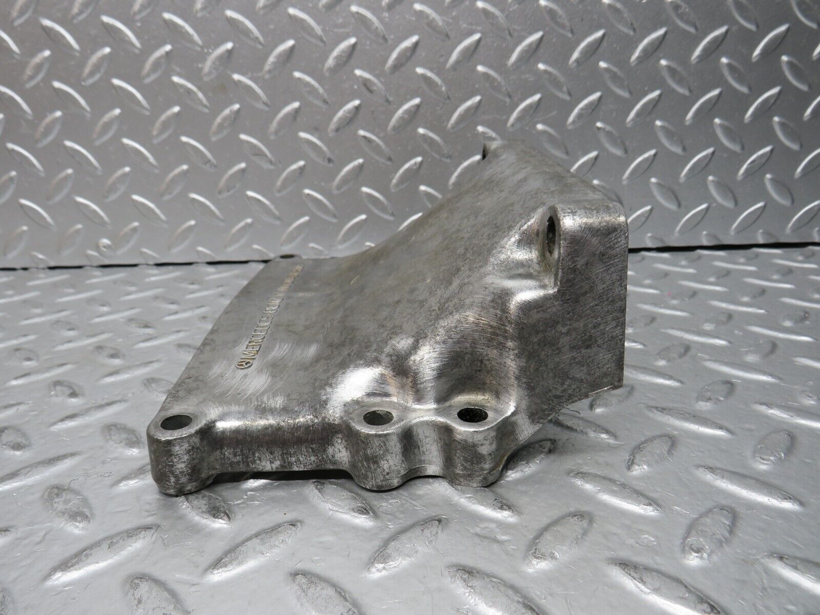 27985 Mercedes-Benz W123 280E Gearbox Support 1100140195