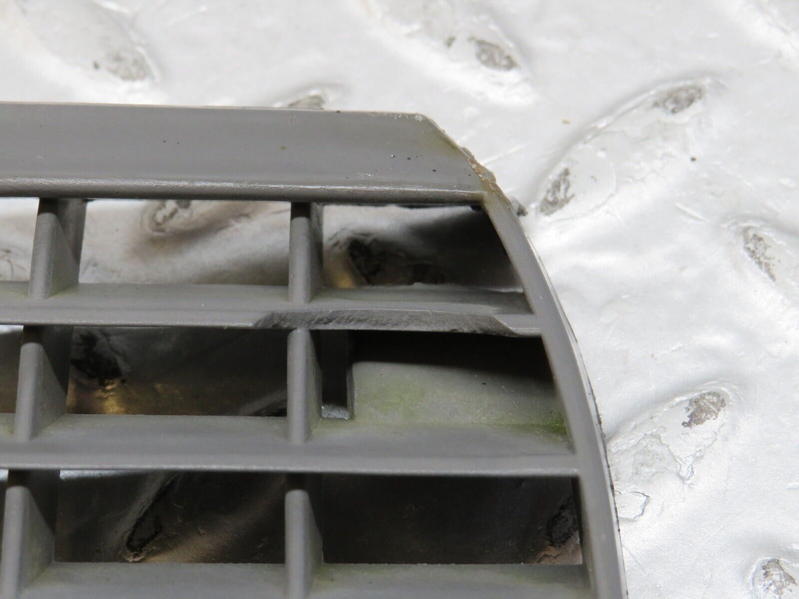 36501 Mercedes-Benz W201 190E 2.0L Bonnet Grill 2018880223