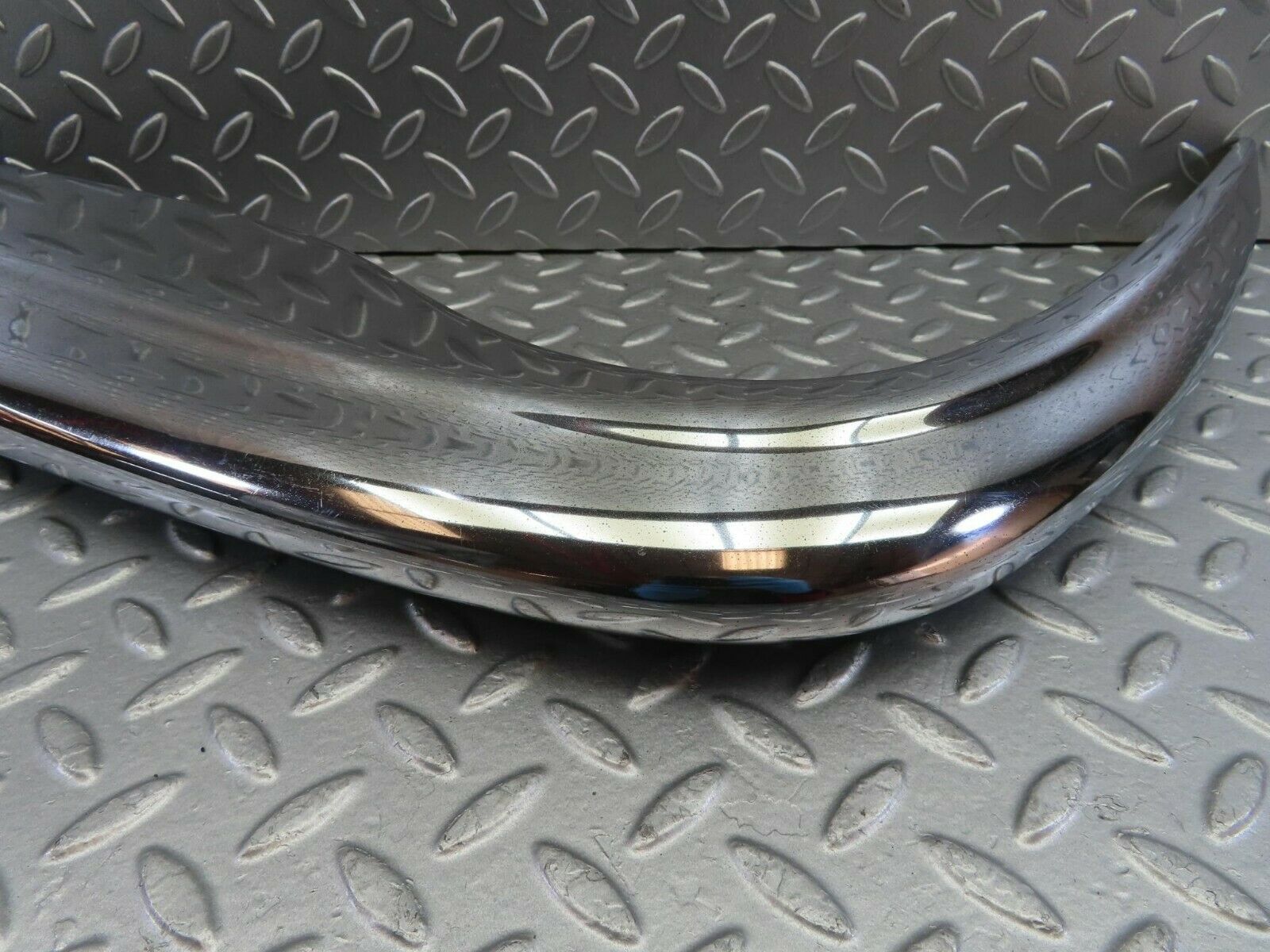 10614 Mercedes-Benz W108 Front Left Upper Bumper Corner