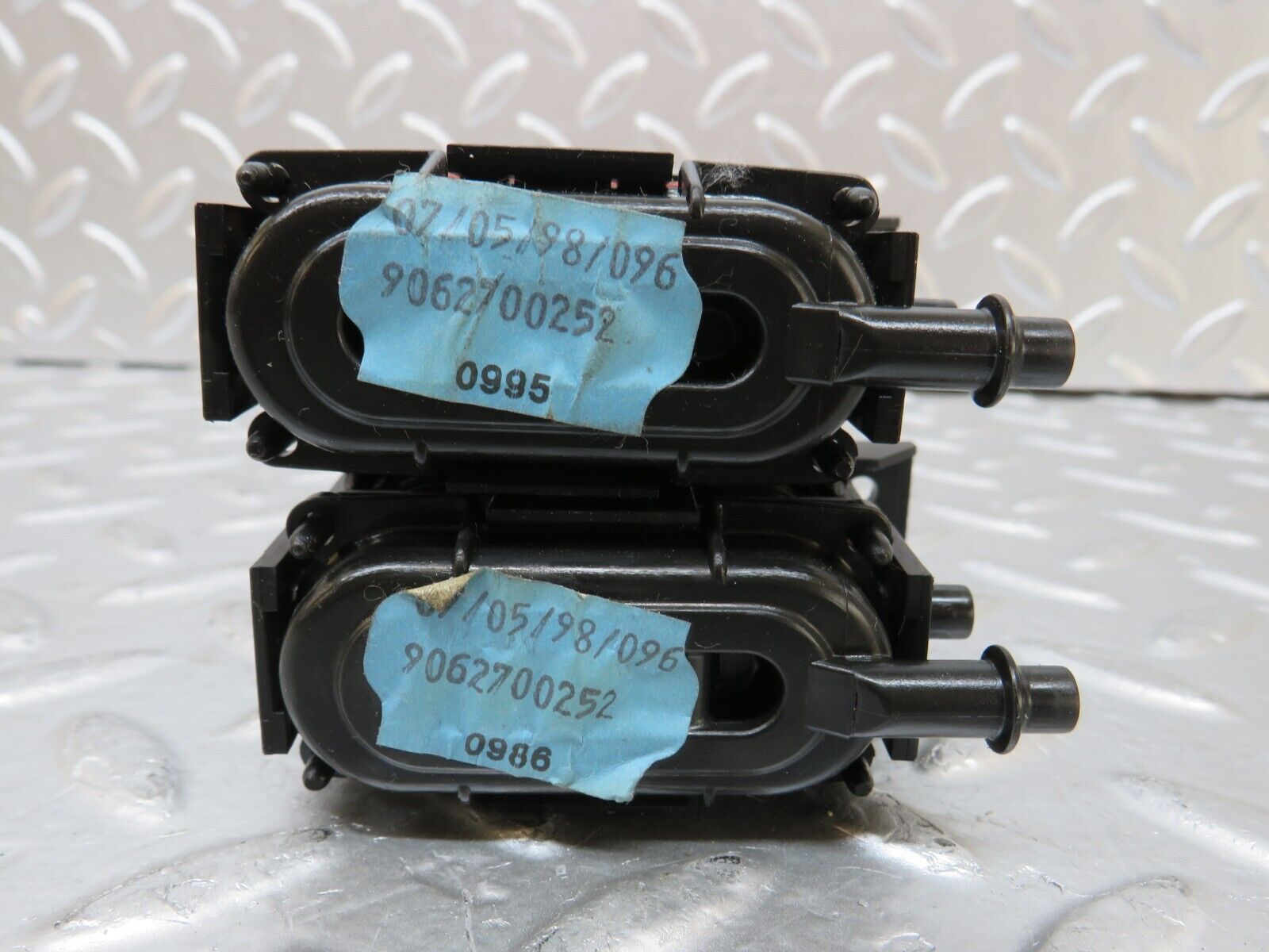 25038 Mercedes-Benz W140 S320 2x Heater Box Vacuum Actuator 9062700252