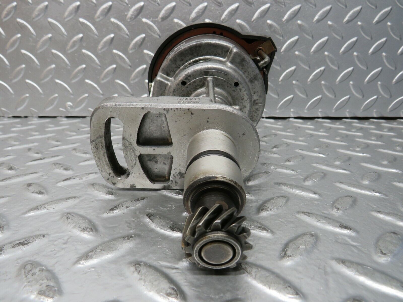 23332 Mercedes-Benz W116 350SE Ignition Distributor Bosch 0237404003