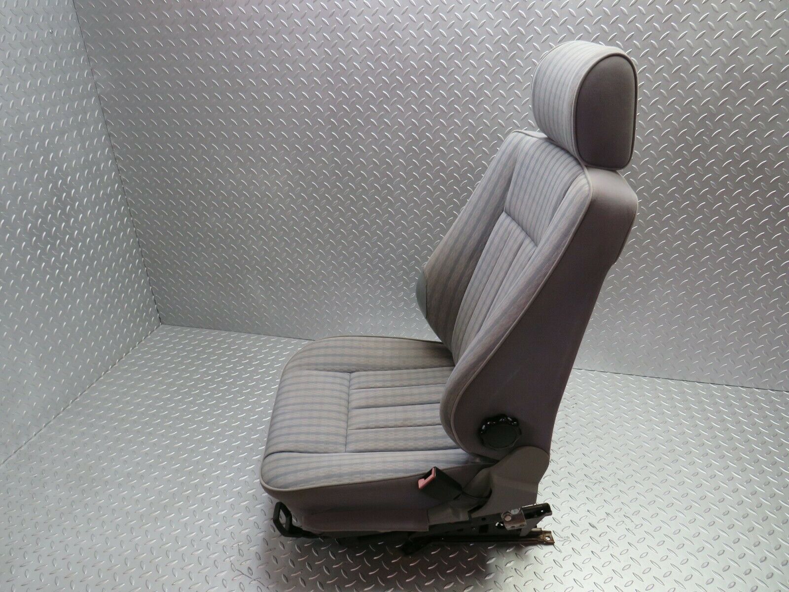 24371 Mercedes-Benz S124 220TE Wagon Front Right Seat