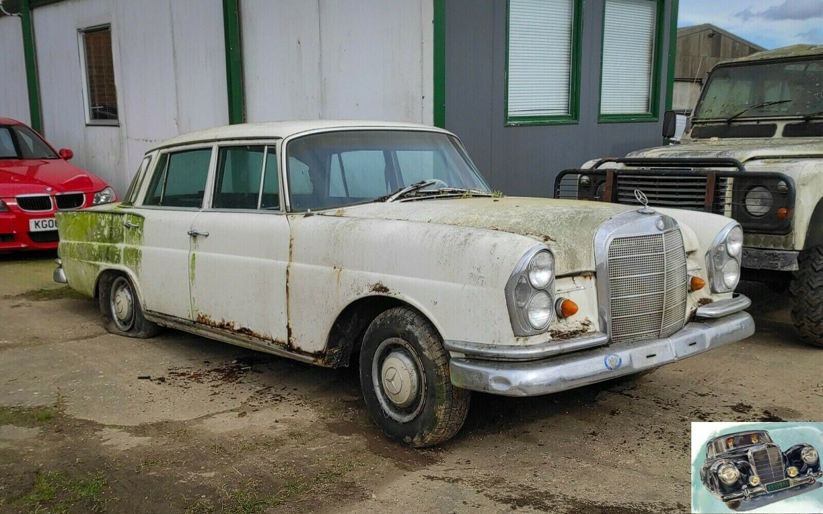 13076 Mercedes-Benz W111 220S Front Right Door Window Glass