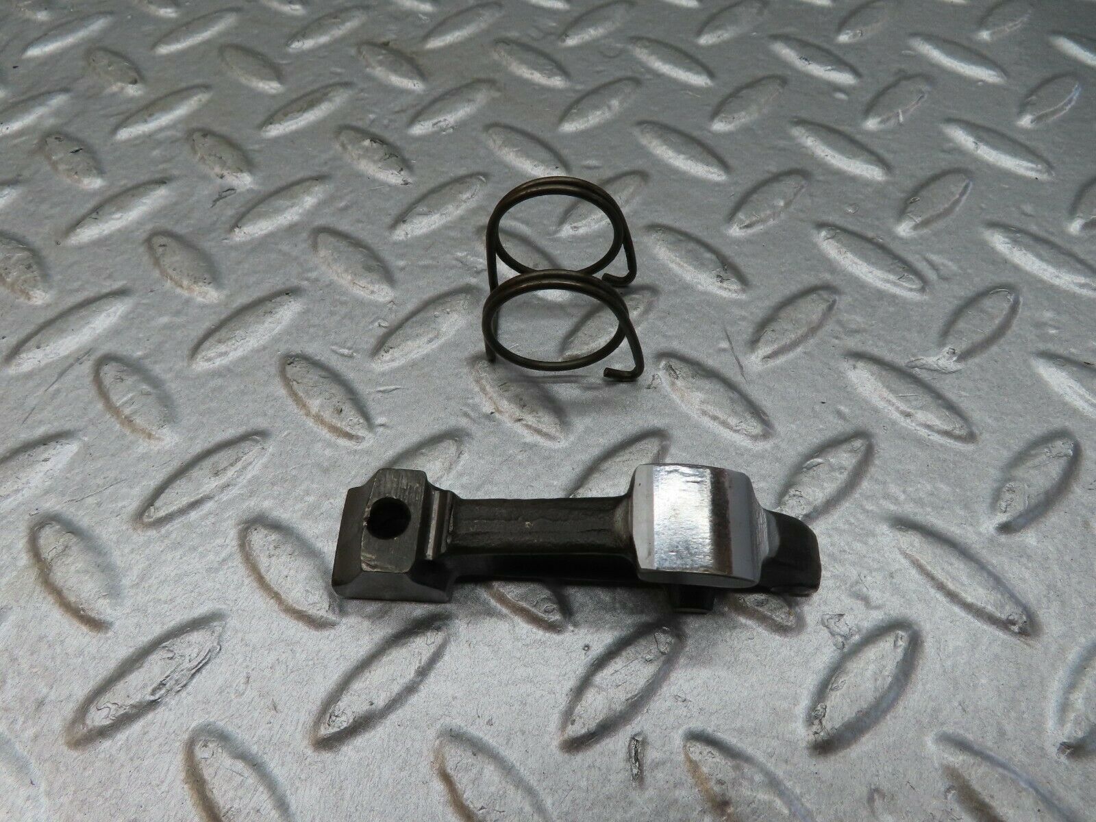 18066 Mercedes-Benz W123 200 Valve Rocker Arm With Retaining Spring