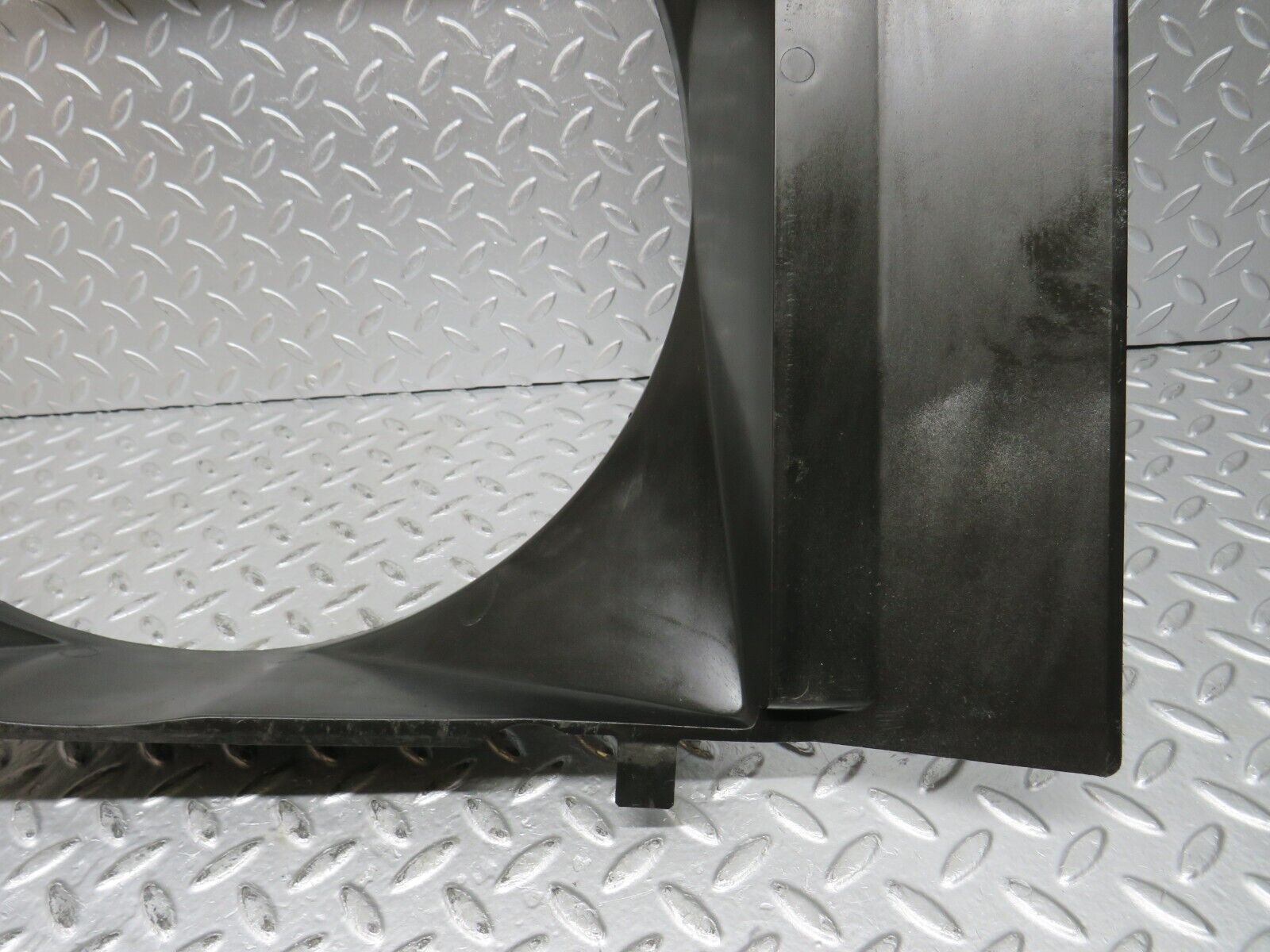 32118 Mercedes-Benz W123 230E Radiator Fan Shroud Fan Cover 1235052055