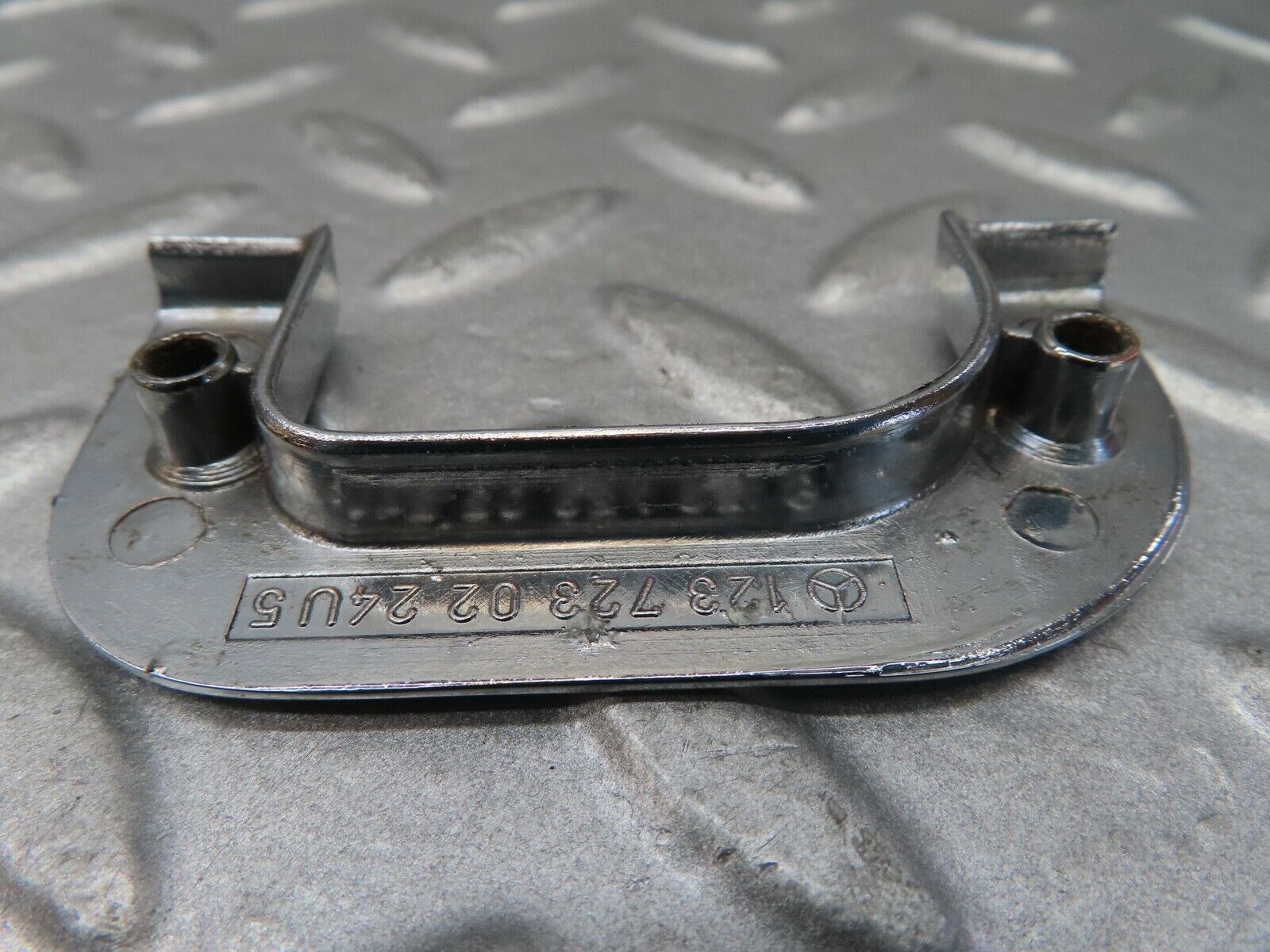 16982 Mercedes-Benz C123 280CE Coupe Right Chrome Door Latch Trim 1237230224