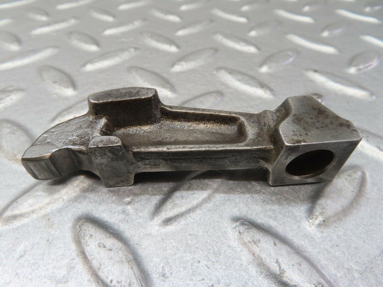 13370 Mercedes-Benz W111 230S Valve Rocker Arm With Retaining Spring