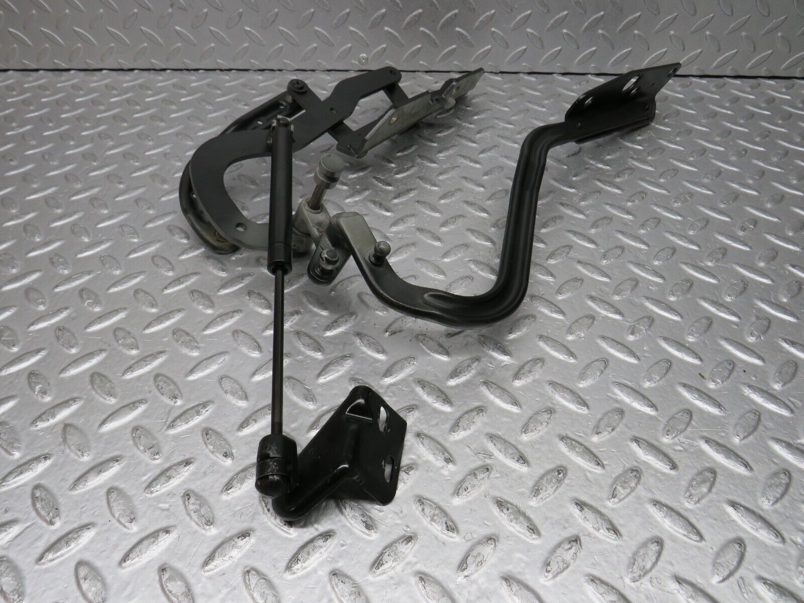 37852 Mercedes-Benz A124 320E Cabriolet Trunk Boot Soft Top Hinge Right Side