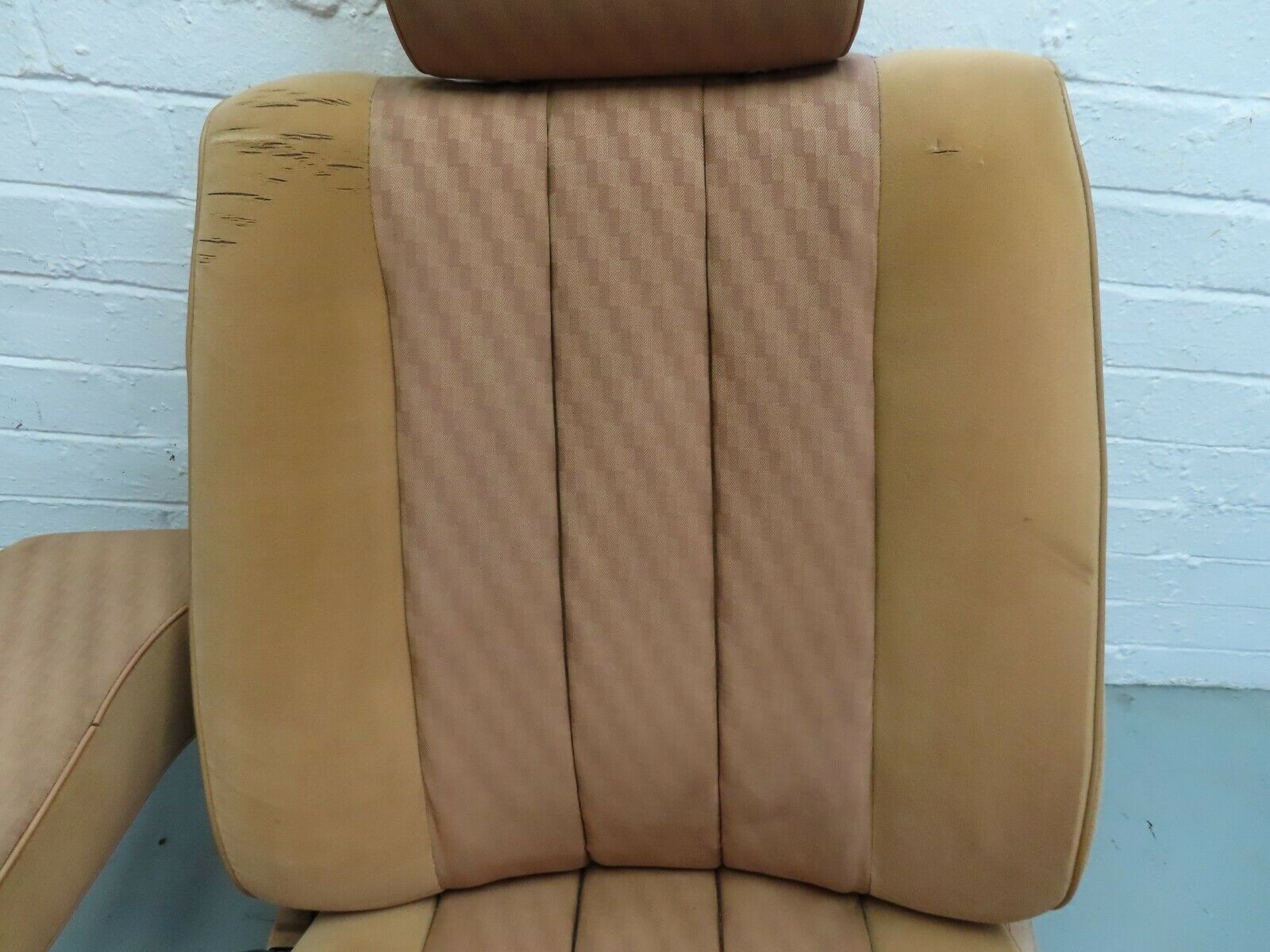 6320 Mercedes-Benz W126 380SE Front Left Seat Passenger Seat Palomino