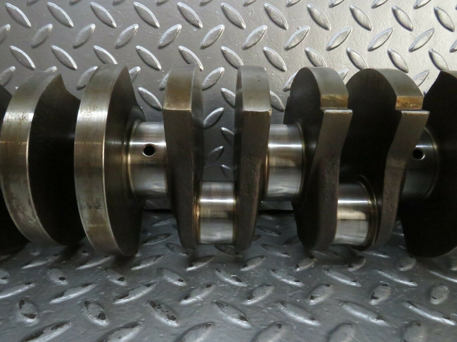 23678 Mercedes-Benz W114 280E Crankshaft 1100310101