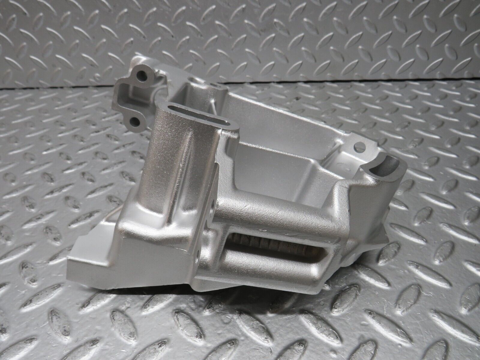 32911 Mercedes-Benz W123 300D Power Steering Pump Bracket 6172360330