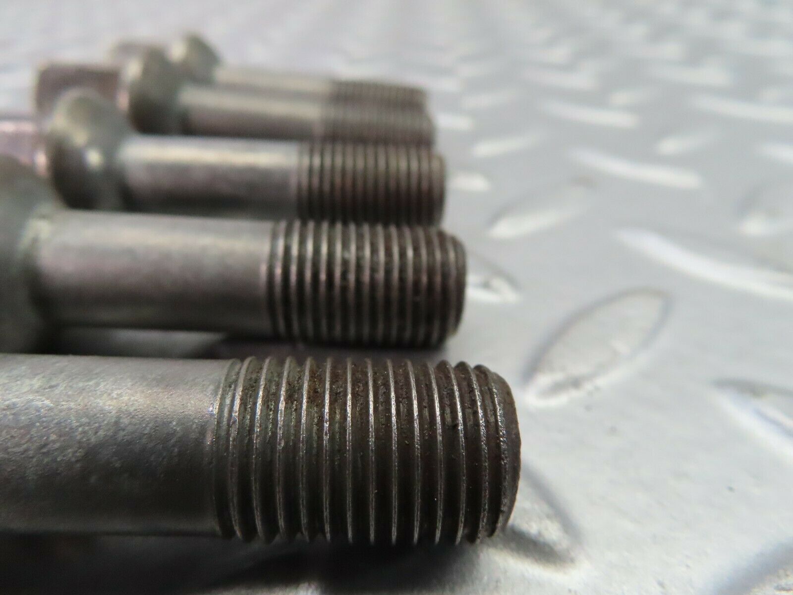 7425 Mercedes-Benz 5x Alloy Wheel Lug Bolt M12x1.5