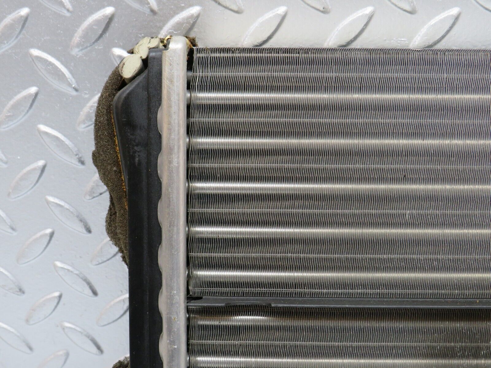 31434 Mercedes-Benz S124 220TE Wagon Heater Radiator Behr 90.565.00.047