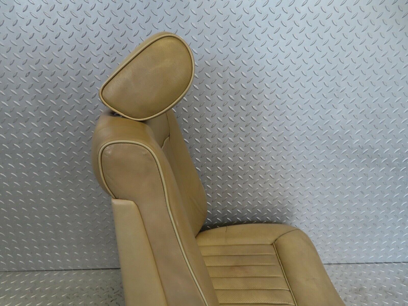 16146 Mercedes-Benz W123 280E Front Left Seat Passenger Seat