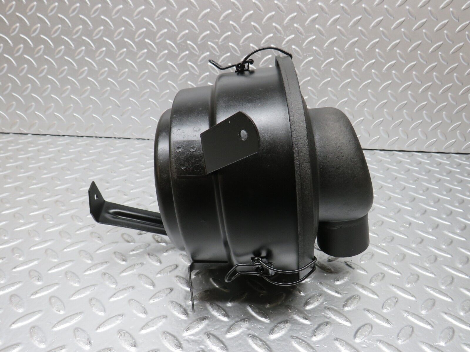 31144 Mercedes-Benz W123 200D Air Filter Box Housing 0100942902