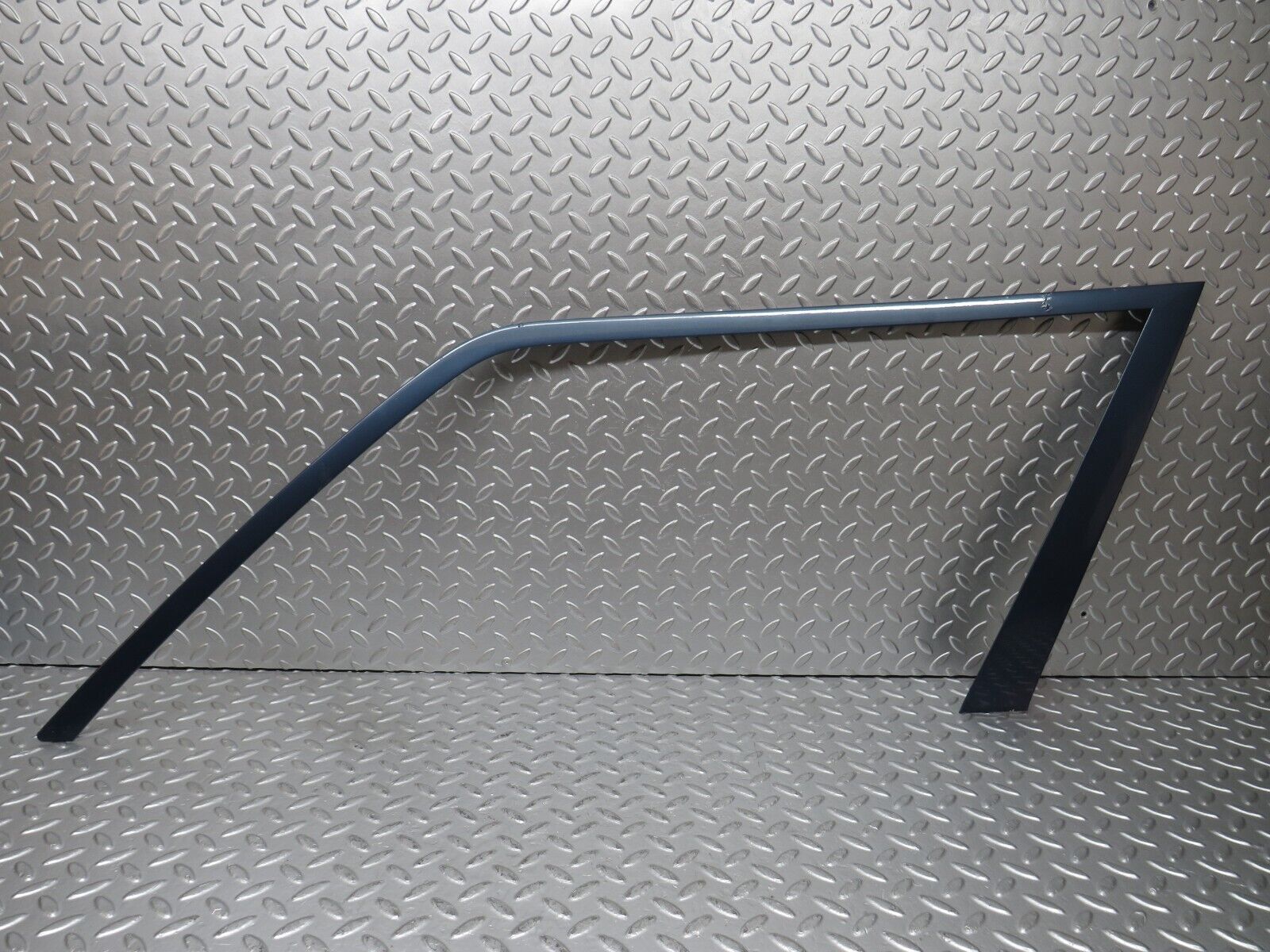 31183 Mercedes-Benz S124 220TE Wagon Front Right Door Exterior Frame Trim