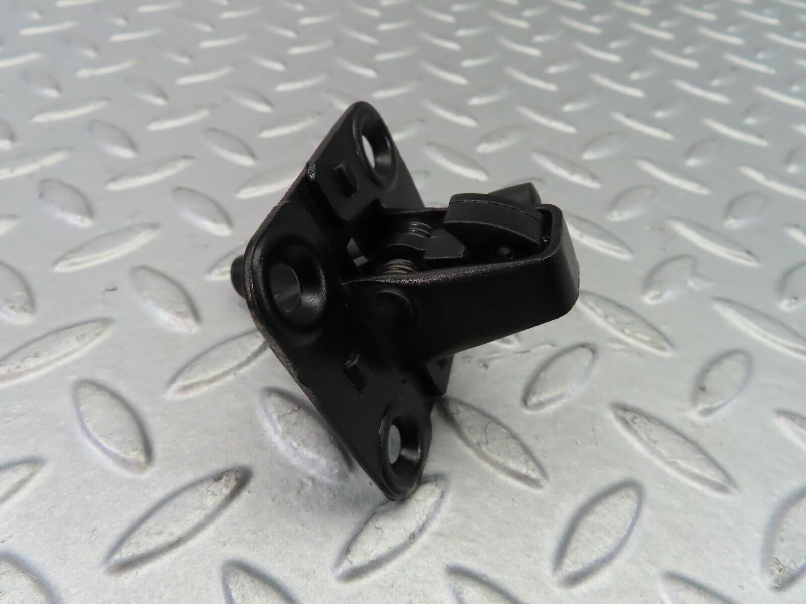 7574 Mercedes-Benz S123 230TE Wagon Bonnet Lock