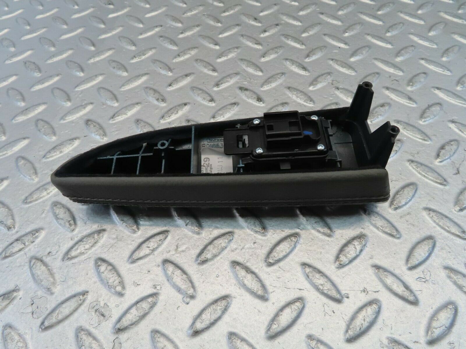 11190 Mercedes-Benz W221 S320 Rear Left Window Control Switch P0110637