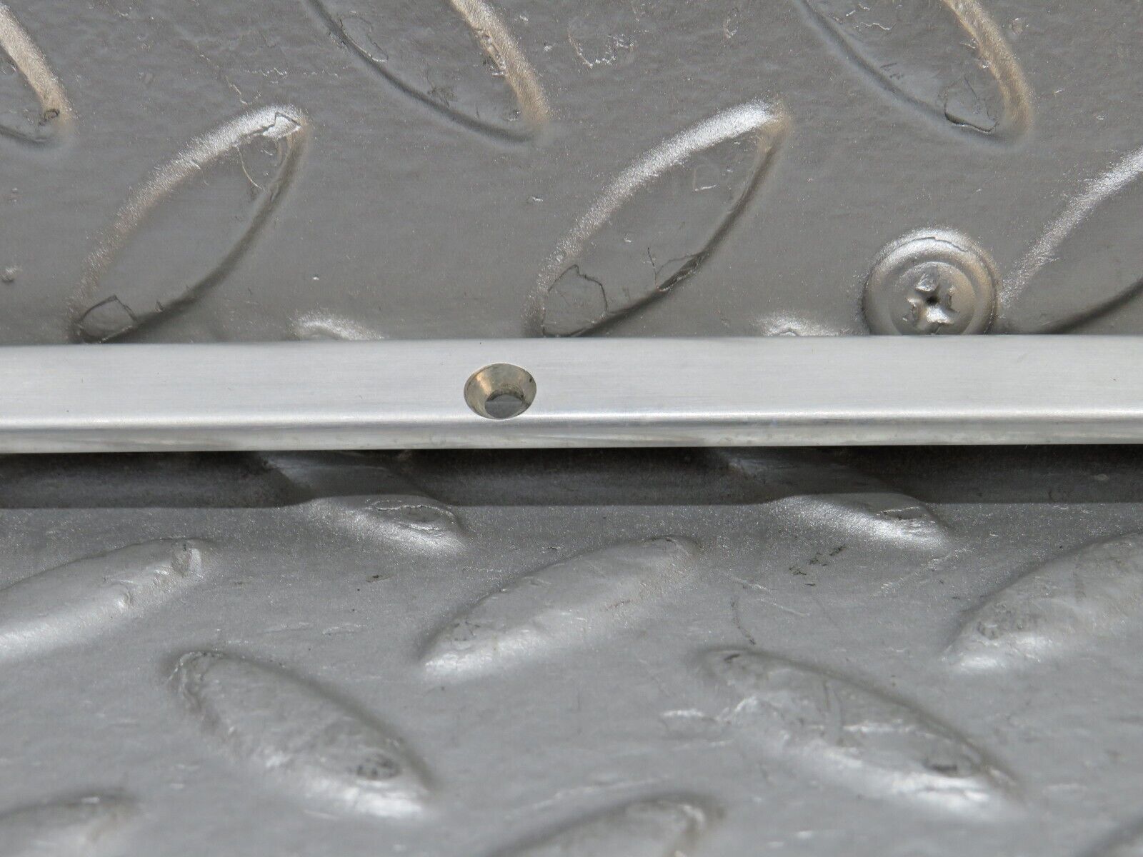 31831 Mercedes-Benz W201 190LE 1.8L Sunroof Chrome Trim