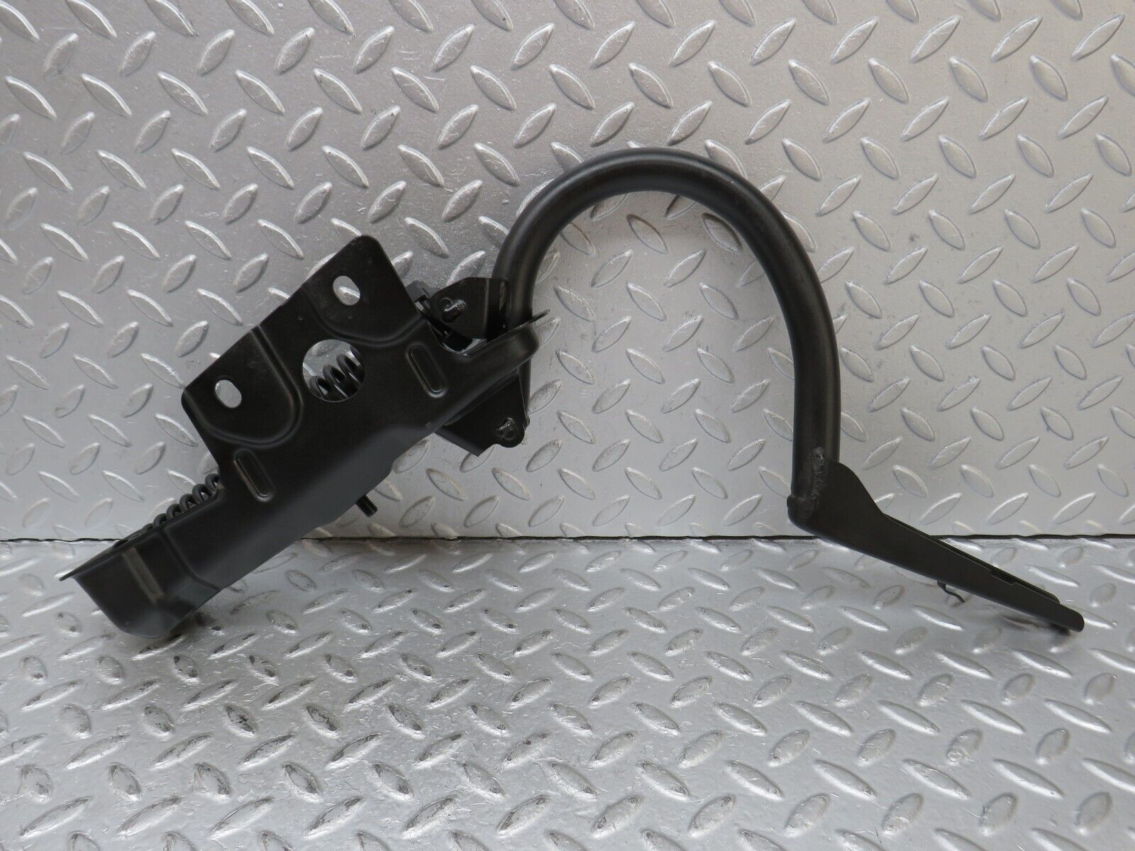 36369 Mercedes-Benz W126 420SE Trunk Lid Hinge Right Side