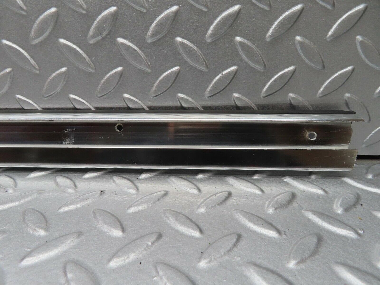 14090 Mercedes-Benz C107 280SLC Roof Chrome Moulding Trim Left Side