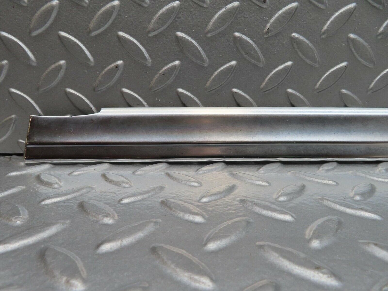 13029 Mercedes-Benz W111 220S Front Right Door Chrome Moulding Trim